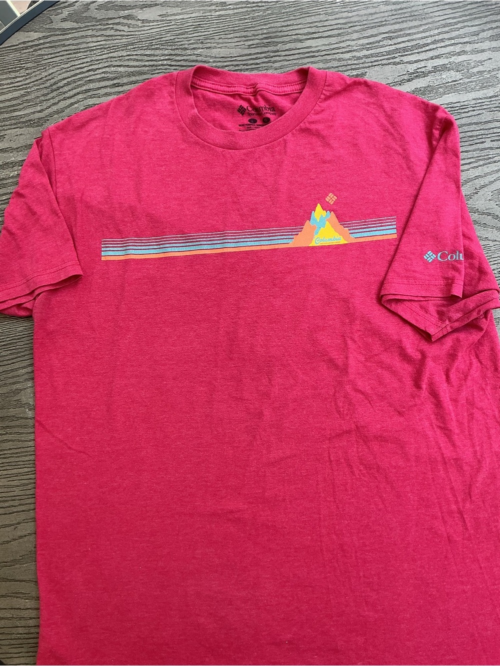 Columbia Men's Pink Short-Sleeve Tee with Mountain Stripe Graphic Size L